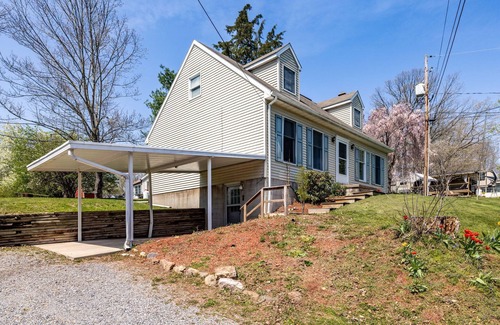 Mifflinburg Haus | New Renovated House within Campground