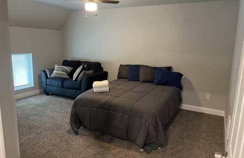 Elroy Wohnung | New Renovated, Large One Bedroom