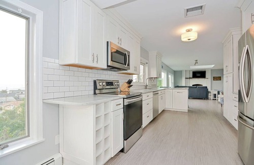 Gloucester Haus | NEW Rental: 2 min walk to Private Coffin's Beach