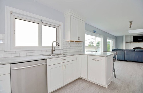 Gloucester Haus | NEW Rental: 2 min walk to Private Coffin's Beach