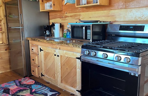 Wilton Hütte | New spacious-charming one bedroom cottage with loft at Wilson Lake Country Club