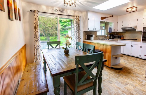 Bridgman Haus | New Spacious Warren Dunes Beach & Winery Retreat w/Hot Tub & Pool Table