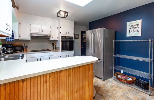 Bridgman Haus | New Spacious Warren Dunes Beach & Winery Retreat w/Hot Tub & Pool Table