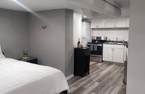 Wesley Heights Wohnung | NEW studio apt & backyard oasis in historic uptown