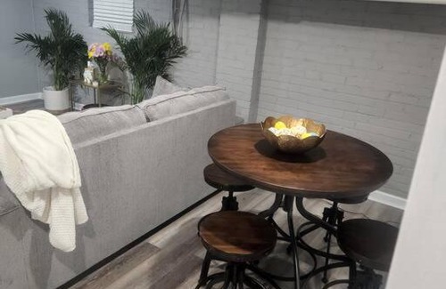 Wesley Heights Wohnung | NEW studio apt & backyard oasis in historic uptown