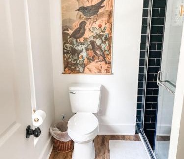 Columbia Wohnung | New Studio Apt w KING Bed 1mi to Columbias Sq