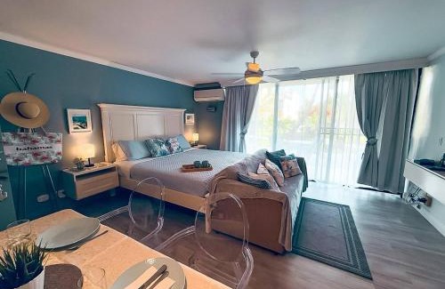 Discovery Bay Wohnung | NEW Stunning Beachfront Condo at the Coral Beach