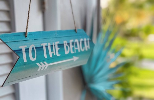 Williams Town Eigentumswohnung | NEW Stunning Ground Floor Beachfront Studio in Coral Beach, Grand Bahamas
