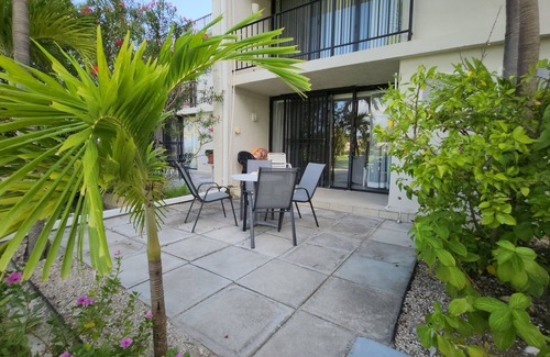 Williams Town Eigentumswohnung | NEW Stunning Ground Floor Beachfront Studio in Coral Beach, Grand Bahamas