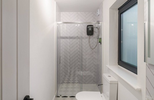 Derby Wohnung | Deluxe-King-Studio-Ensuite mit Dusche