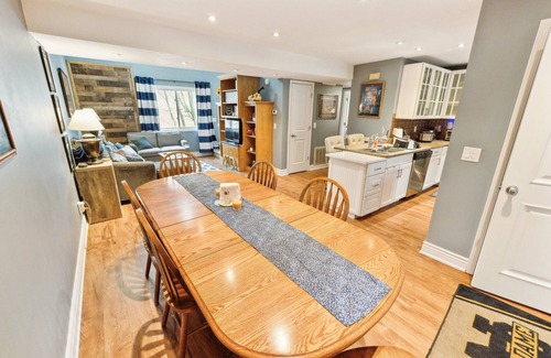 Notre Dame Eigentumswohnung | NEW! Stylish Notre Dame Condo | Sleeps 6
