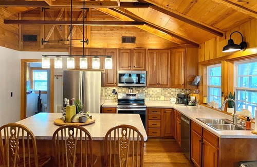 Coosa Haus | NEW to VRBO! Waterfront Home Sleeps 7, Hot Tub, 2 Docks, Fire Pit, Kayaks, Canoe