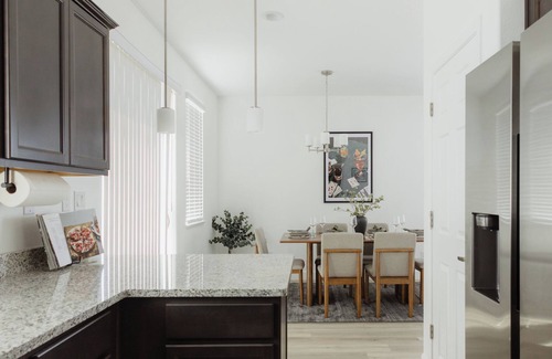 Northeast Reno Haus | ⭐️NEW⭐️ Upscale Retreat, 65" TV, Netflix, Patio, Mtn Views, 5 Min to UNR/Hwy 395