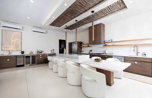 Buzzards Haus | Come see 35 whales a day. Amazing New Villa.