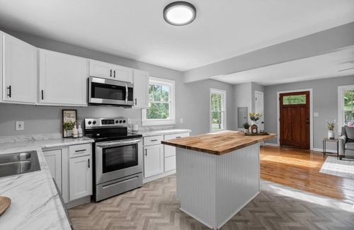 Rome Haus | New w/ King Bed, Walk to Park, Near Downtown Rome