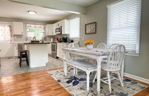 Rome Haus | New w/ King Bed, Walk to Park, Near Downtown Rome