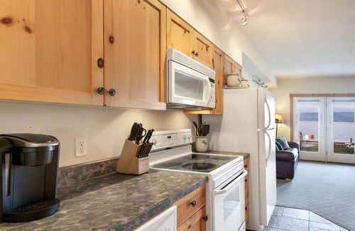 Polson Eigentumswohnung | New! Waterfront Studio near Glacier!