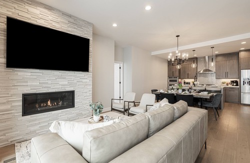 Hideout Haus | New with Gorgeous Views, Wi-fi & Private Hot Tub + Pet-friendly!