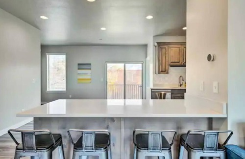 Layton Haus | Newer 3 bdr near Snowbasin, Hill AFB, Ogden, Pets