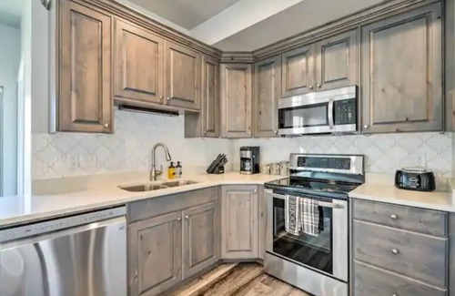 Layton Haus | Newer 3 bdr near Snowbasin, Hill AFB, Ogden, Pets