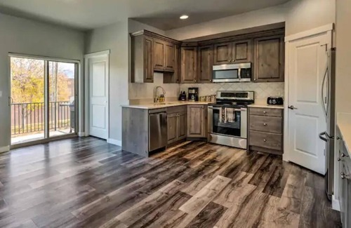 Layton Haus | Newer 3 bdr near Snowbasin, Hill AFB, Ogden, Pets