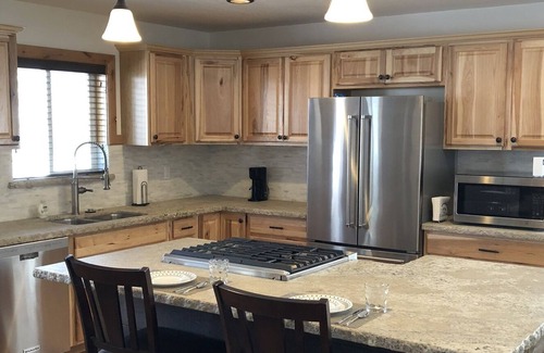 Lower Kingsbury Kabine | Wanderweg zum See Ende der Straße! Neue Ferienhütte mit Kingsize-Bett.