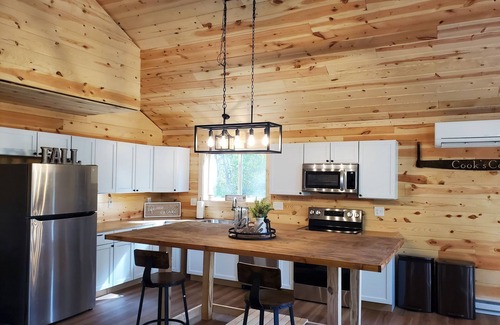 Phillips Kabine | New Construction Cabin - Waterfront, Wooded, on ATV/Snowmobile trails