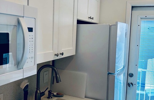 Hollywood South Central Beach Wohnung | New Reno 2nd Floor Studio, Schritte zum Strand, Beheizter Pool, Gated Parking