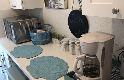 Hollywood South Central Beach Wohnung | New Reno 2nd Floor Studio, Schritte zum Strand, Beheizter Pool, Gated Parking