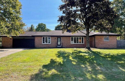 Kalamazoo Haus | "Newly appointed 3-bedroom home w/ AC, WiFi, 2.5 car garage, and large lawn!"