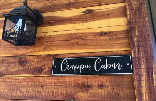 Independence Kabine | Newly built, 3 bedroom Cabin in a quiet neighborhood near Sardis Lake, MS.