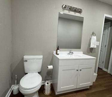 Warrensburg Haus | Newly built 3 level home 2 minute drive to UCM