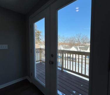 Warrensburg Haus | Newly built 3 level home 2 minute drive to UCM