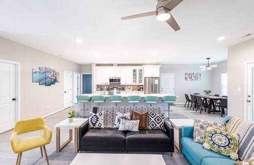 Reservoir Haus | Newly built 5 Bedroom Rancher with 2 master's and a big yard with playground