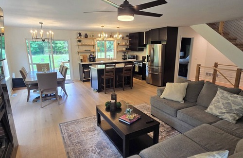 Canadian Lakes Haus | Newly Built Lake House with private lake frontage! 3 Br/2 bath, very spacious!