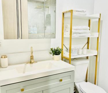 Van Nuys Wohnung | Newly Built Modern Central 2B On Sherman with Free Parking