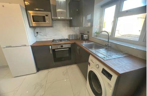 East Dunstable Wohnung | Newly built modern flat with free parking close to London Luton airport and L&D hospital