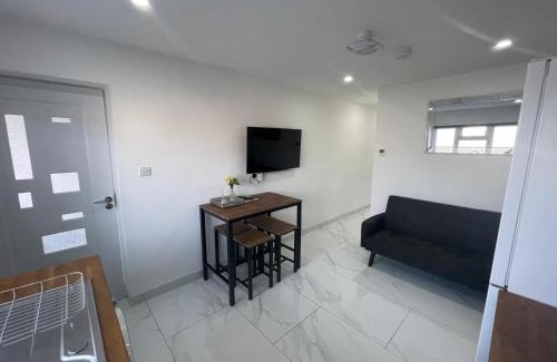 East Dunstable Wohnung | Newly built modern flat with free parking close to London Luton airport and L&D hospital