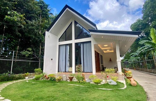 Dipolog Haus | Newly built modern house with garden view. We are pet-friendly!