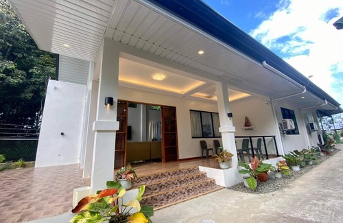 Dipolog Haus | Newly built modern house with garden view. We are pet-friendly!
