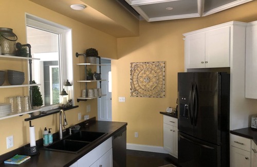 Accomac Wohnung | Newly Constructed Modern 1 Bedroom Apartment with Luxury Shower ~ Sleeps 3