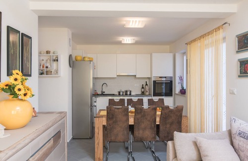 Liznjan Wohnung | Neu eingerichtete Wohnung in Ližnjan 5 Minuten zu Fuß vom Strand entfernt