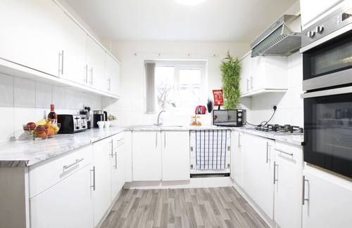 Didsbury Haus | Newly-furnished, Detached 4 bedroom Didsbury home