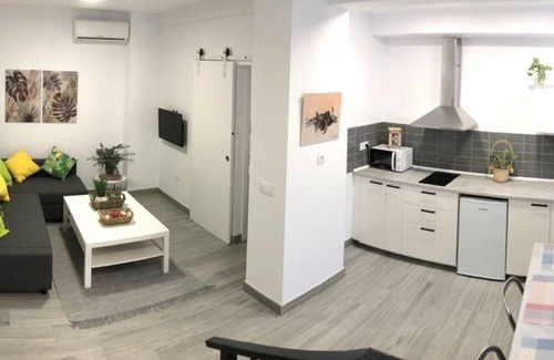 Distrito Noroeste Wohnung | Neu Renovierte Wohnung mit Privatem Parkplatz im Herzen von Córdoba