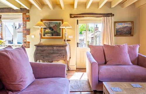 Langham Haus | Newly Refurb Cottage, Mile From Blakeney, Village Pub and Restaurant