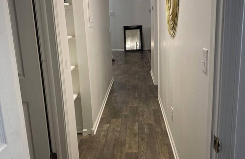 East Lansing Wohnung | Newly Remodeled and Cozy Apartment close to MSU, Hospitals, and Entertainment!