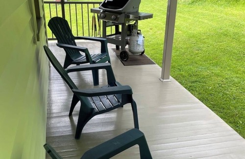 Entriken Haus | Newly remodeled, family-style home by the lake