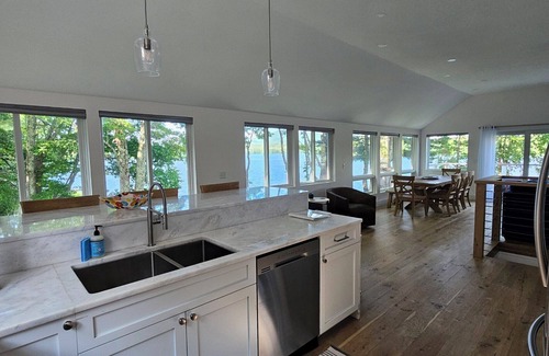 Camden Haus | Newly remodeled home on Megunticook Lake 5 minutes from the Camden harbor