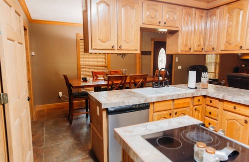 Tie Plant Haus | Newly remodeled home 4 Bedroom 3 Bath in private setting minutes from lake