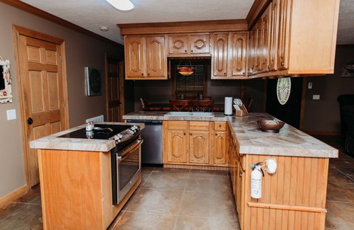 Tie Plant Haus | Newly remodeled home 4 Bedroom 3 Bath in private setting minutes from lake